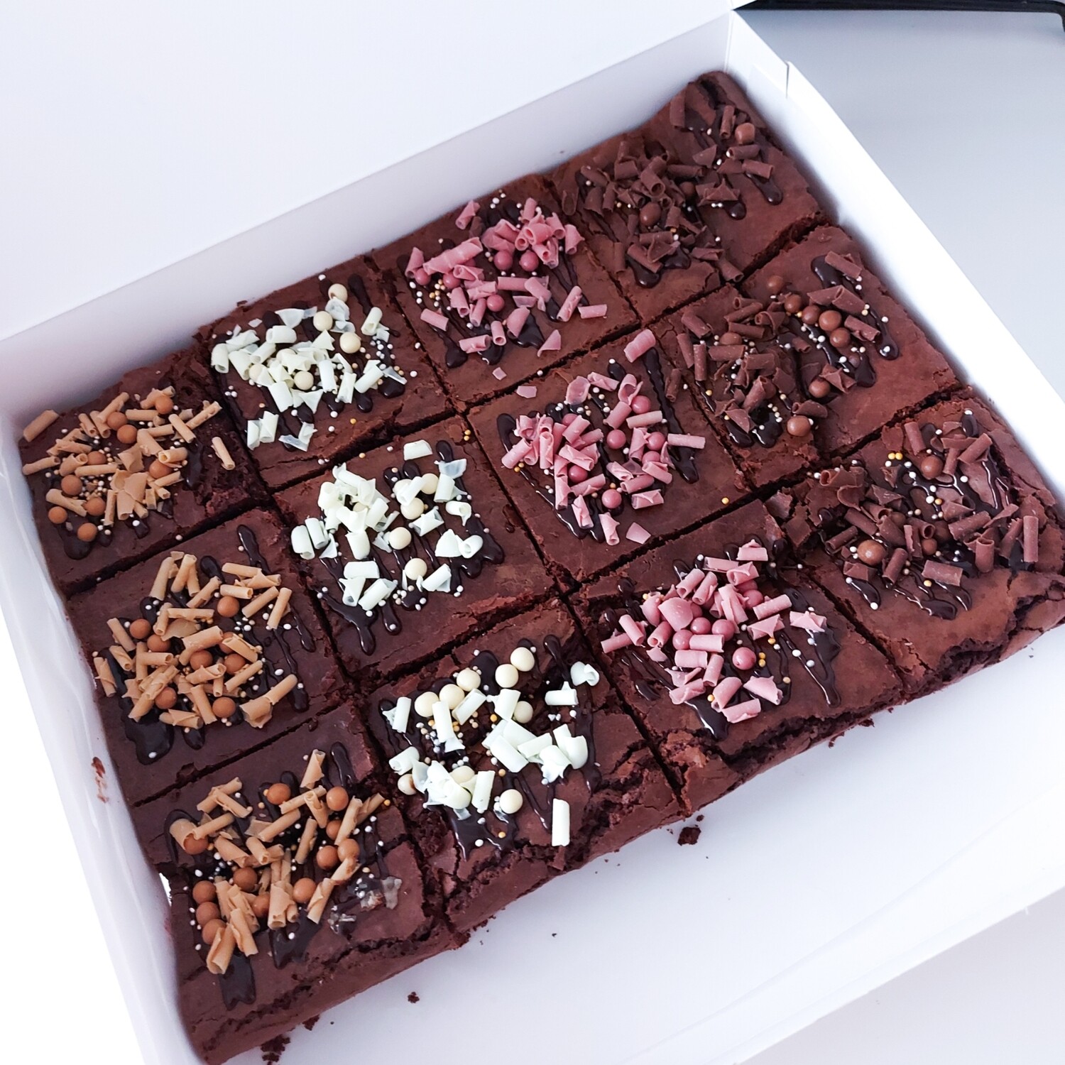 BROWNIE - pure chocolade BROWNIE - pure chocolade