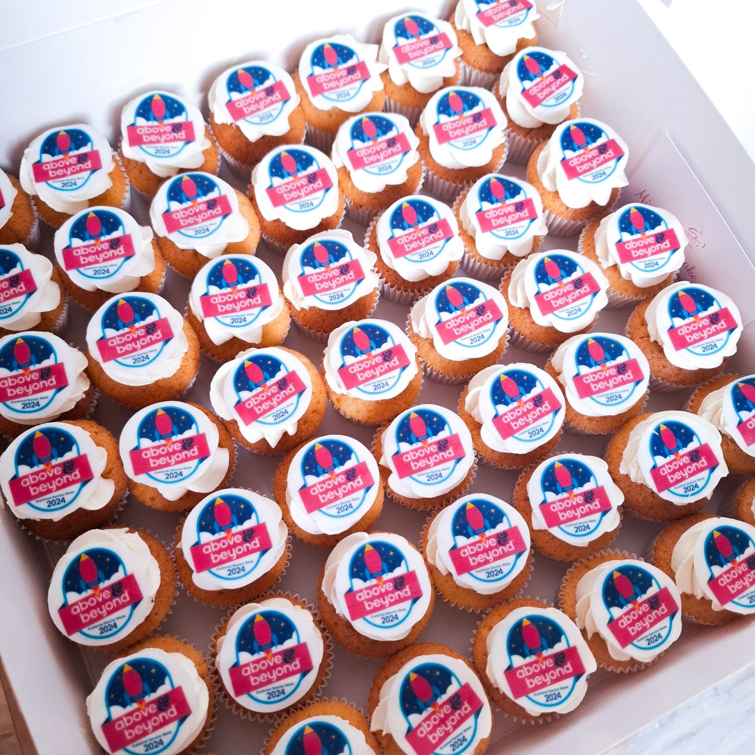 CUPCAKE MINI - Eetbare foto/logo/afbeelding CUPCAKE MINI - Eetbare foto/logo/afbeelding