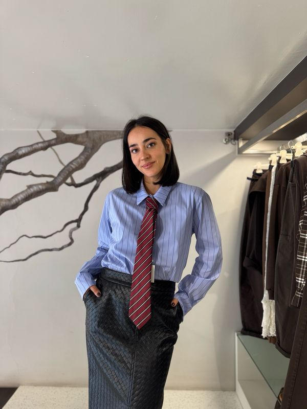 Camicia a righe con cravatta have one