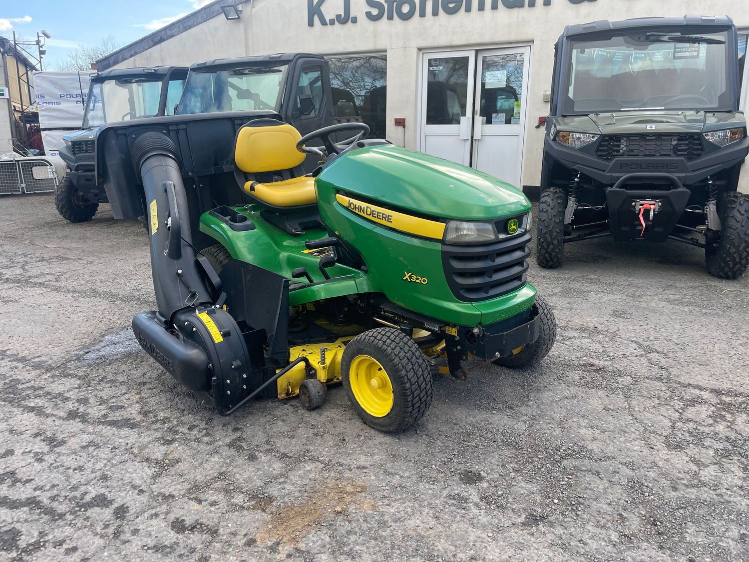 John Deere X320 side discharge and the Power collector fan C/W Box / USED £3250, No Vat