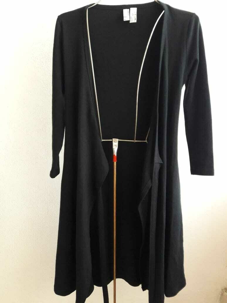 Vestido negro cruzado