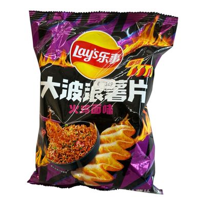 Lay's MAX CRINKLE CUT Kartoffelchips (scharfes Nudeln-Geschmack) Lay's MAX CRINKLE CUT Kartoffelchips (scharfes Nudeln-Geschmack)