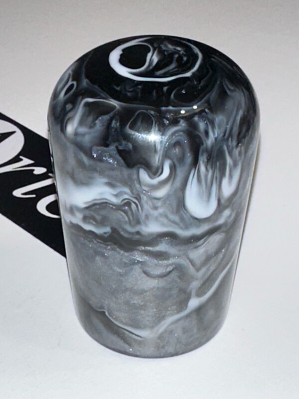 Small black/white/silver p