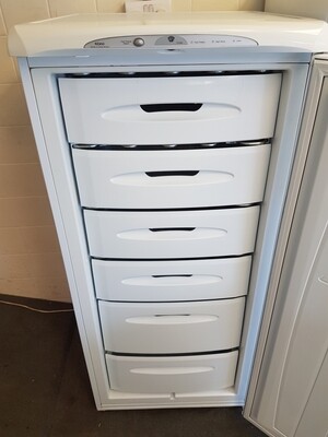 HOTPOINT FUTURE TALL FREEZER 134 CM TALL 60 CM WIDE MODEL RZA50