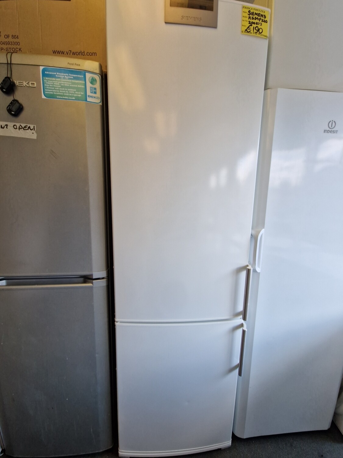 SIEMENS TOP OF THE RANGE TALL  FROSTFREE FRIDGE FREEZER&nbsp;MODEL KG39P320 200 CM TALL, 60CM&nbsp;WIDE 