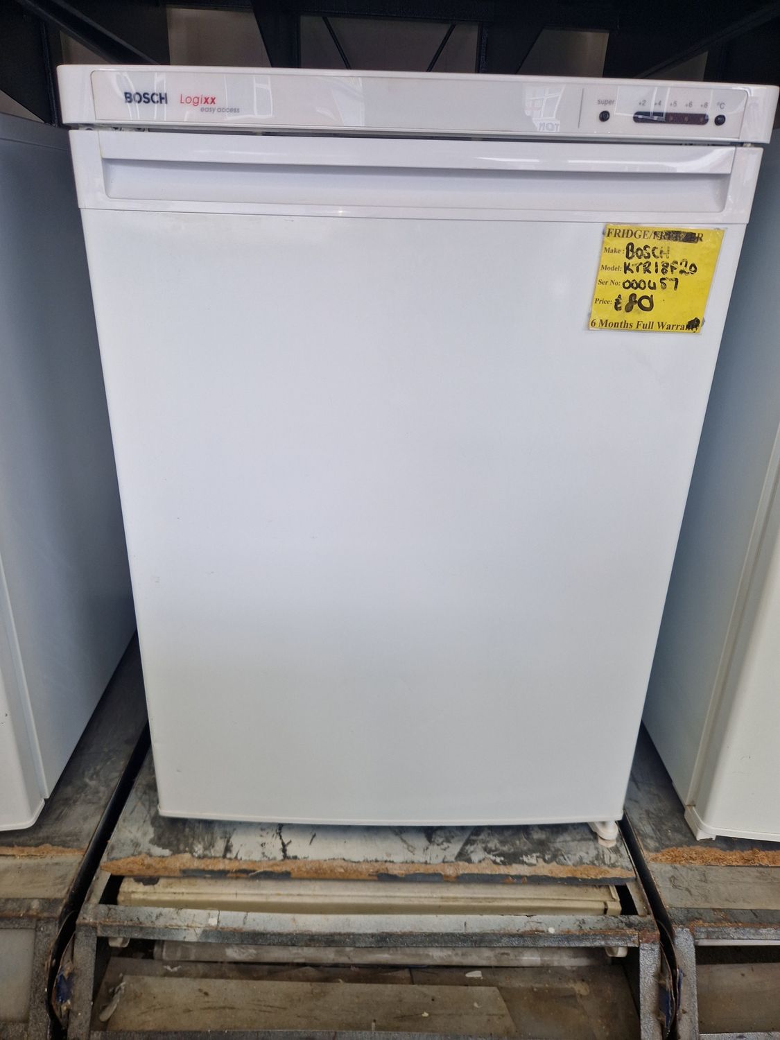 BOSCH EXTRA STORAGE UNDER COUNTER LARDER FRIDGE  MODEL KTR18P20 85 CM TALL, 60 CM WIDE