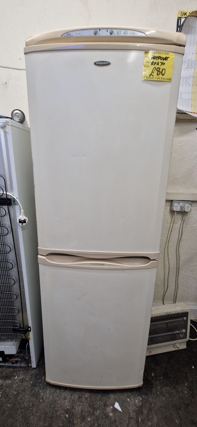 HOTPOINT CREAM COLOURED FRIDGE FREEZER 179 CM TALL, 60CM WIDE  MODEL RFA70