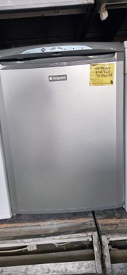 HOTPOINT  FUTURE FREEZER UNDER THE COUNTER 85 CM TALL 60 CM WIDE RZA34