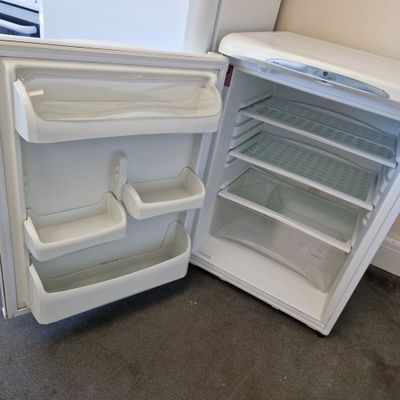 HOTPOINT FUTURE  UNDER THE COUNTER FRIDGE 85 CM TALL 60 CM WIDE RLA34P 