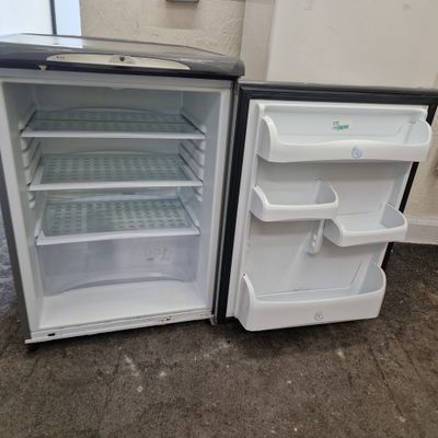 HOTPOINT GRAPHITE GREY FUTURE  UNDER THE COUNTER LARDER  FRIDGE 85 CM TALL 60 CM WIDE RLA34