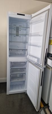 HOTPOINT TALL  FROSTFREE FRIDGE FREEZER  201CM (6ft7) TALL, 60CM&nbsp;WIDE MODEL XAO95TI