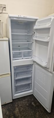 HOTPOINT FROSTFREE FRIDGE FREEZER&nbsp;MODEL FFAA52 174CM TALL, 55CM&nbsp;WIDE 