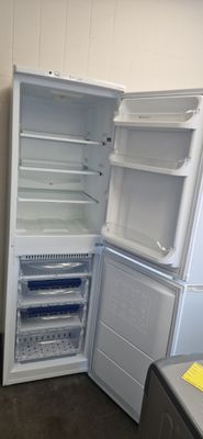 HOTPOINT FROSTFREE FRIDGE FREEZER&nbsp;MODEL FFAA52 174CM TALL, 55CM&nbsp;WIDE 