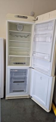 SMEG RETRO  FRIDGE FREEZER 192 CM TALL 60CM WIDE MODEL FAB32RNC
