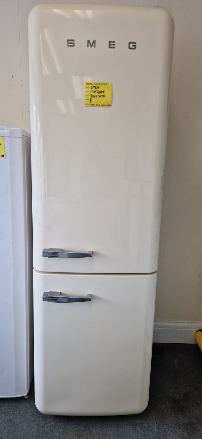 SMEG RETRO  FRIDGE FREEZER 192 CM TALL 60CM WIDE MODEL FAB32RNC