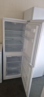 BEKO WHITE FROSTFREE A CLASS RATED FRIDGE FREEZER 152CM TALL 55CM WIDE CDA539F