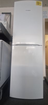 BOSCH TALL FROSTFREE FRIDGE FREEZER 185CM TALL, 60 CM&nbsp;WIDE MODEL KGN34V