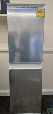 BOSCH INTEGRATED LOWFROST FRIDGE FREEZER 177CM TALL 55CM WIDE MODEL KIV85VS30