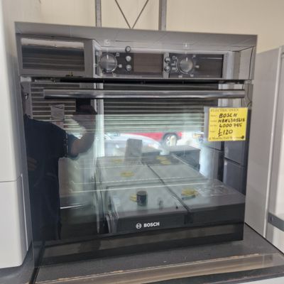 BOSCH BLACK  SINGLE CAVITY FAN ASSISTED OVEN MODEL HBN430561B