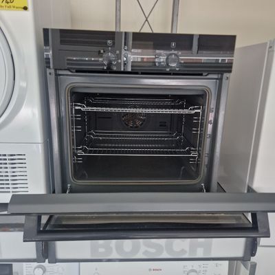 BOSCH BLACK  SINGLE CAVITY FAN ASSISTED OVEN MODEL HBN430561B