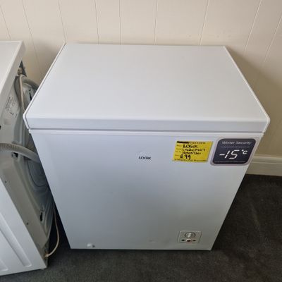 LOGIK MEDIUM WIDTH CHEST FREEZER 85 CM TALL 70 CM WIDE MODEL L142CFW17