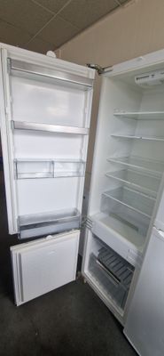 SIEMENS INTEGRATED  FRIDGE FREEZER 177CM TALL 53CM WIDE MODEL KI38VA50