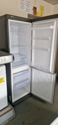 SAMSUNG GREY FRIDGE FREEZER 182 CM TALL, 60CM&nbsp;WIDE MODEL RL38SBI