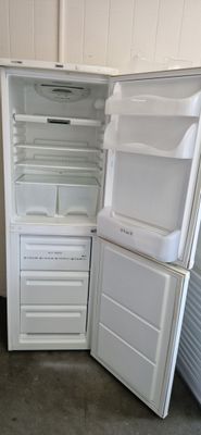 ZANUSSI FROSTFREE FRIDGE FREEZER  165CM TALL, 55 CM WIDE MODEL ZX57
