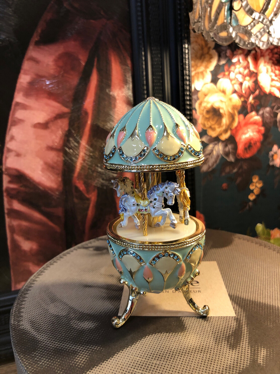 Carrousel oeuf précieux