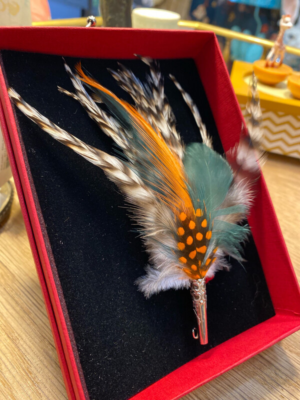 Création broche plumes 17 cm