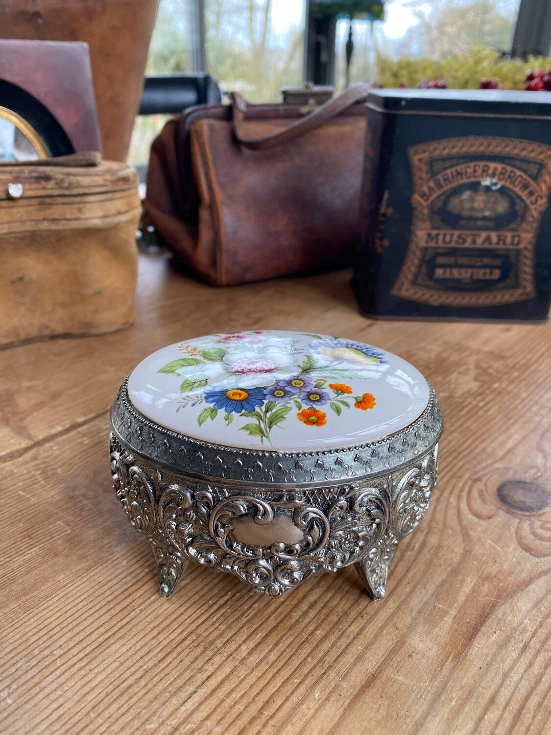 Coffret à bijoux porcelaine et métal 