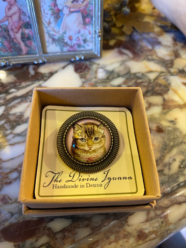 Broche cabochon chaton Broche cabochon chaton
