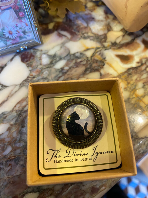 Broche cabochon chat noir Broche cabochon chat noir