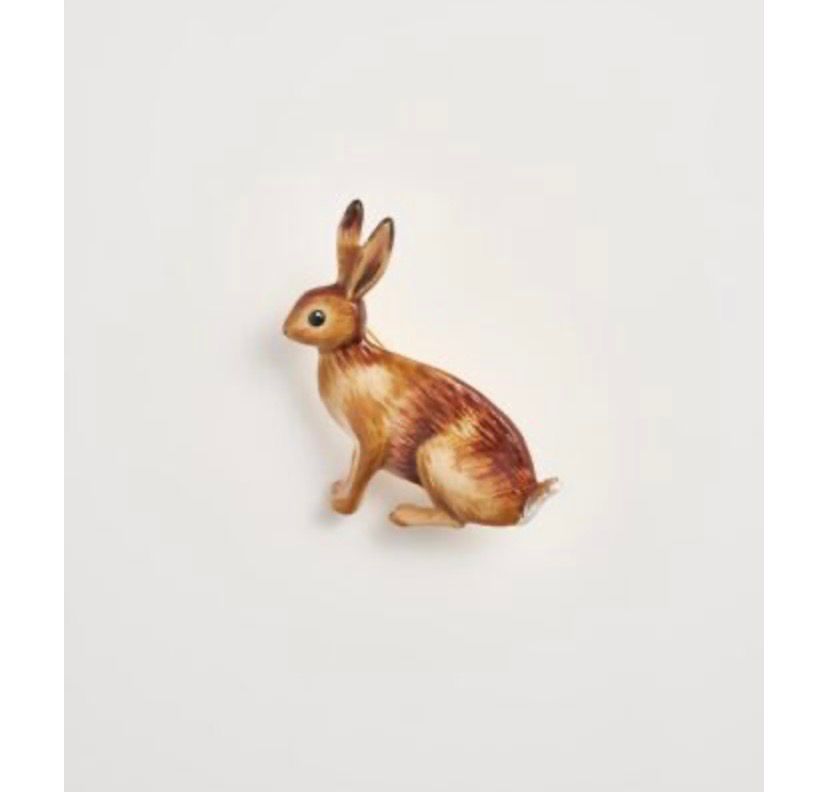 Broche émaillée lièvre 