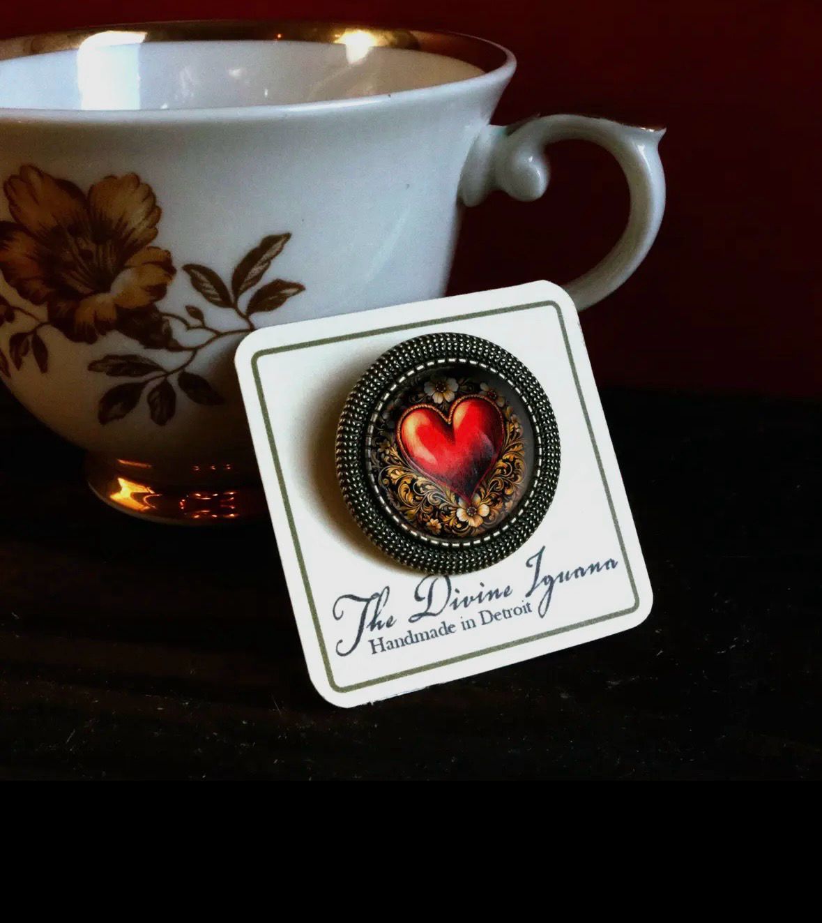 Broche cadre bronze et cabochon verre