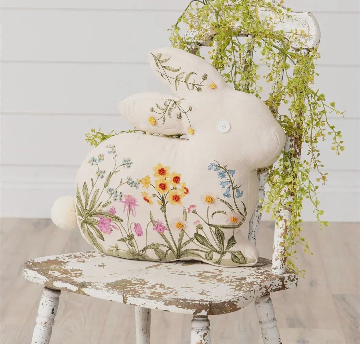 Coussin lapin brodé 