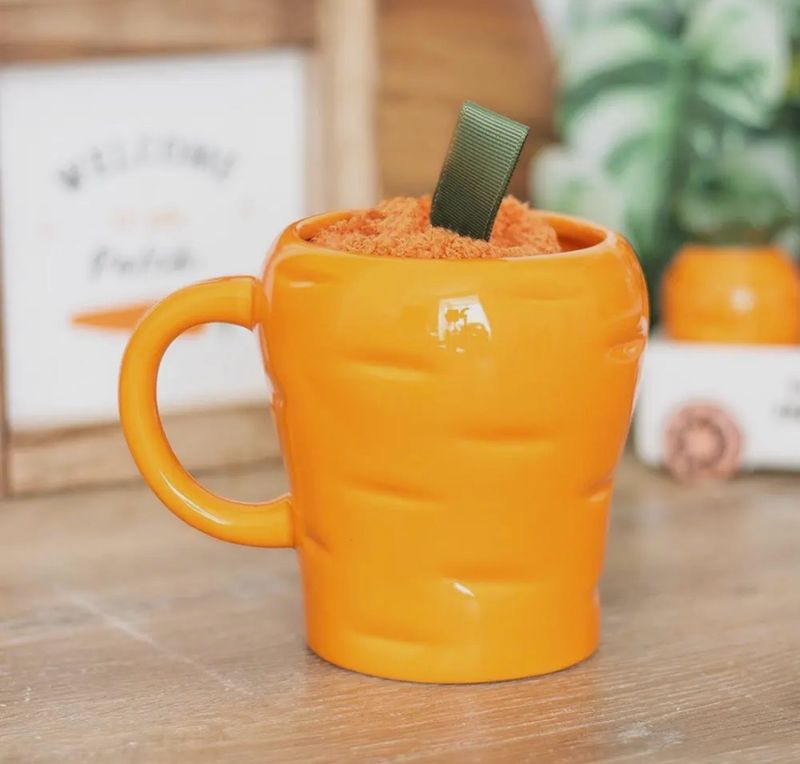 Mug carotte 300 ml+ paire de chaussettes  Mug carotte 300 ml+ paire de chaussettes
