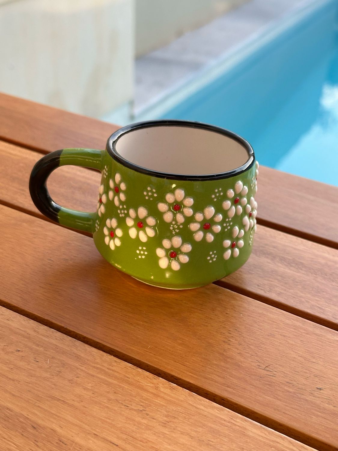 Tasse en céramique vert olive