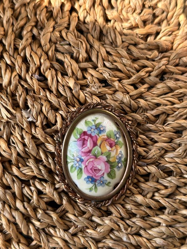 Broche porcelaine de limoges et bronze