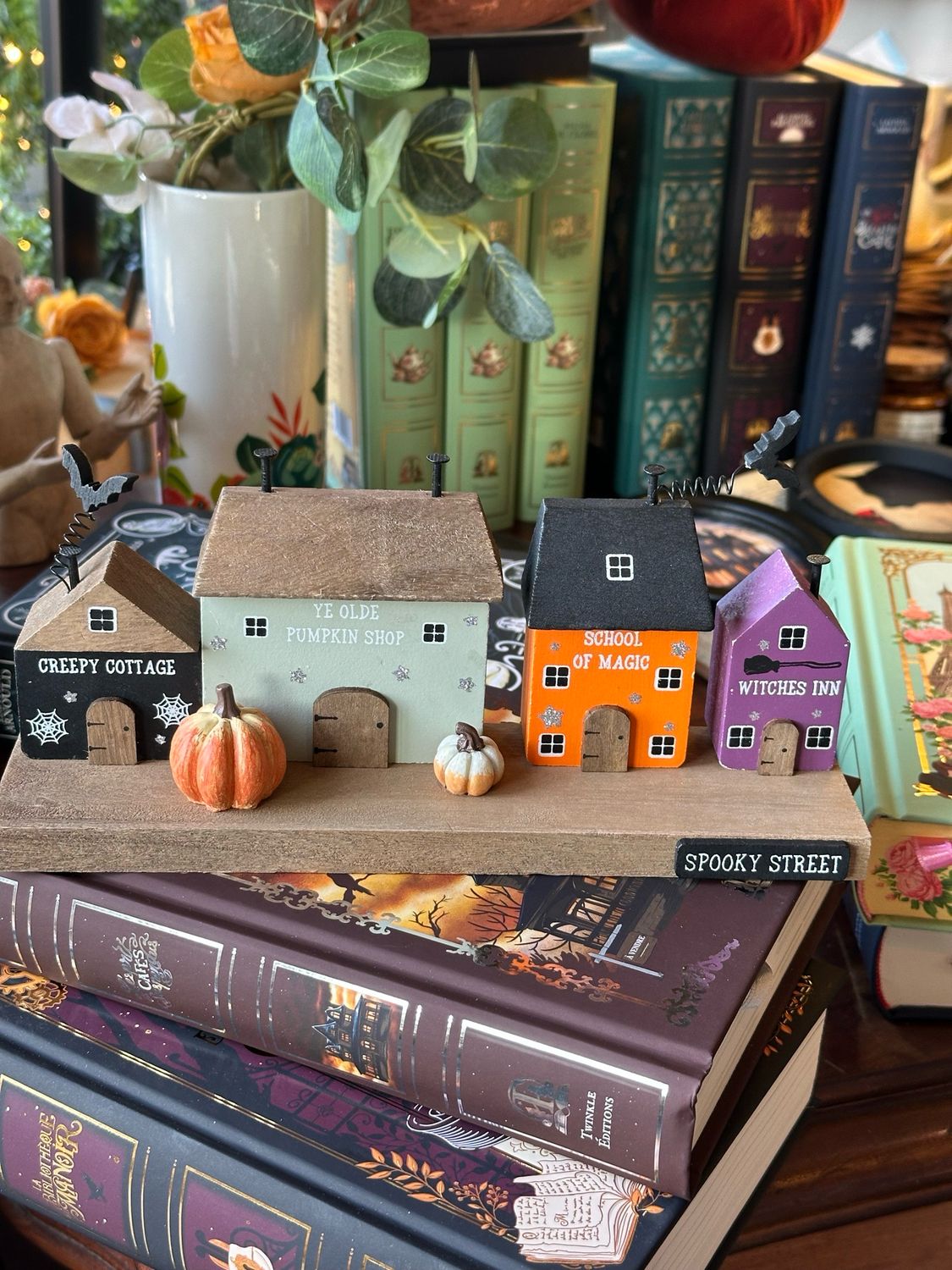 Spooky street en bois 30 cm