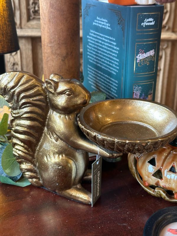 Écureuil fonte dorée 20 cm