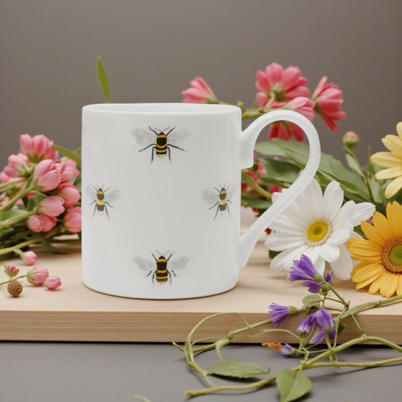 Mug bee Sophie Allport 