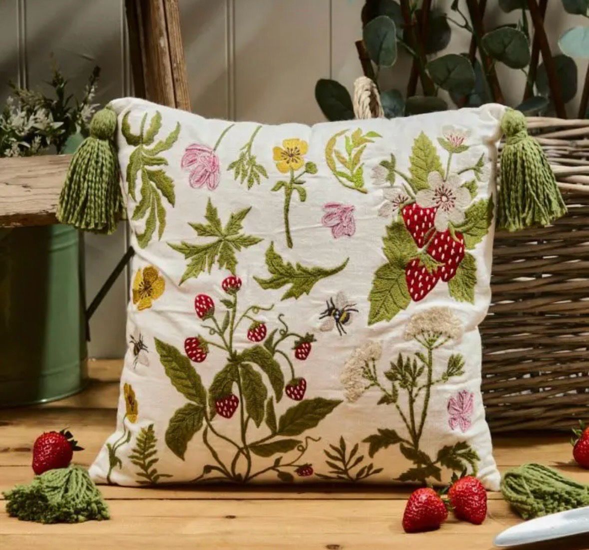 Coussin fraise 50/50 cm