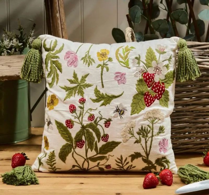 Coussin fraise 50/50 cm