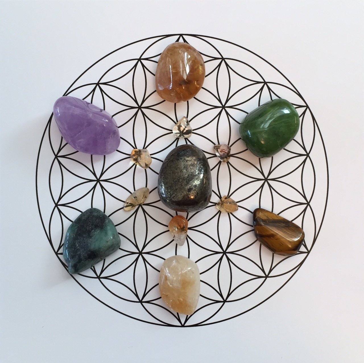 all-you-need-to-know-about-crystal-griding-creating-crystal-grids-can