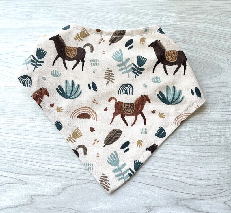 Bandana Bib, Horses