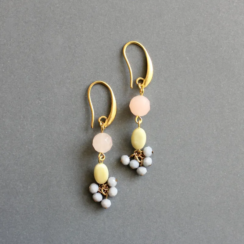 Peach/yellow/gray cluster