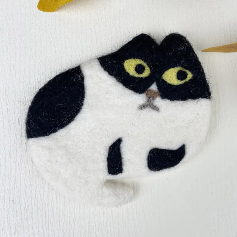 Wool Cat Coaster, B &amp; W