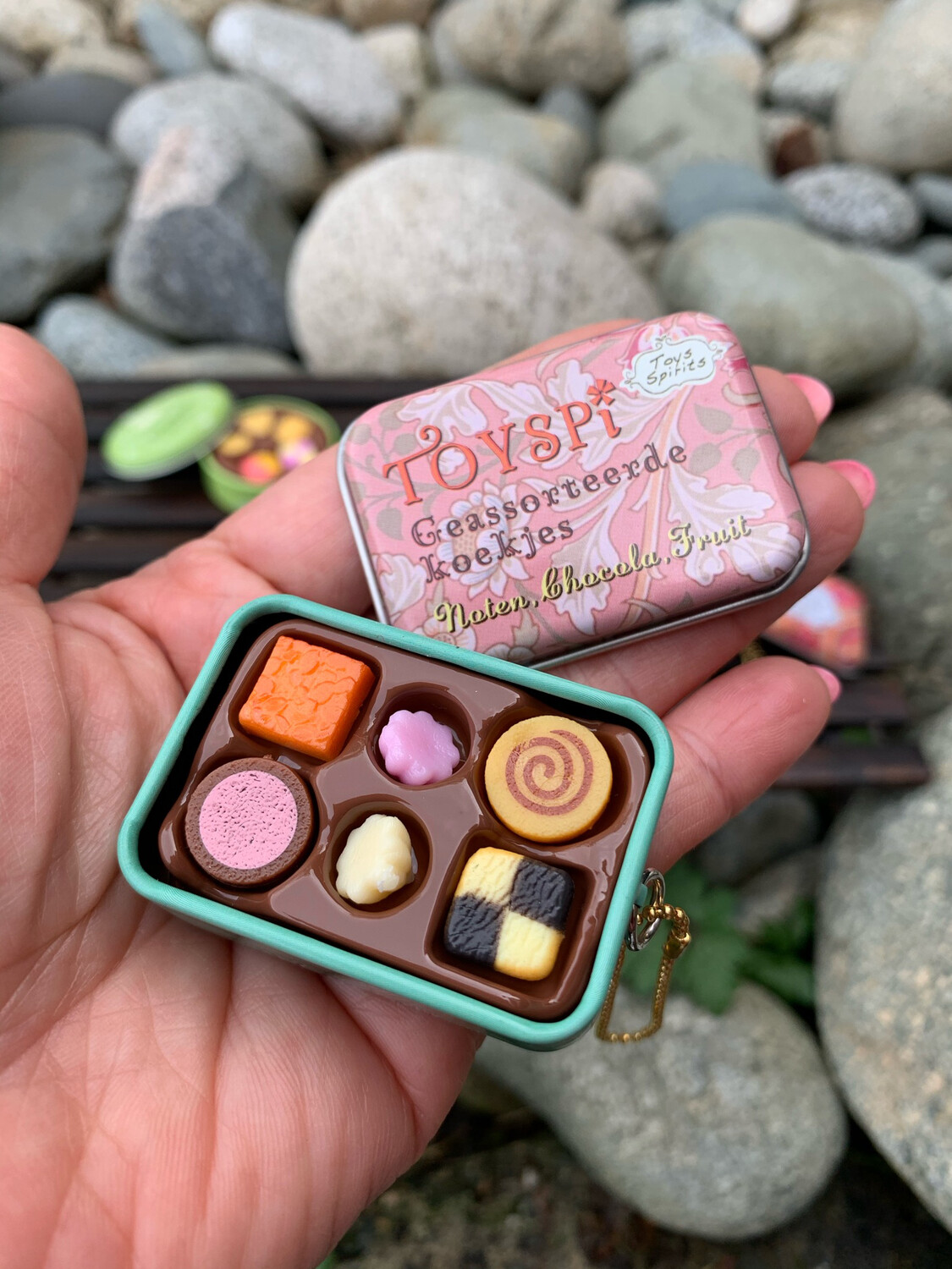 Toys Spirits Deluxe Assorted Cookies Tin Box Miniature Keychain Gashapon, Style: #1