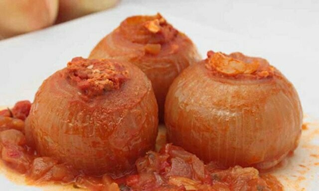 Cebollas rellenas de carne ó bonito
